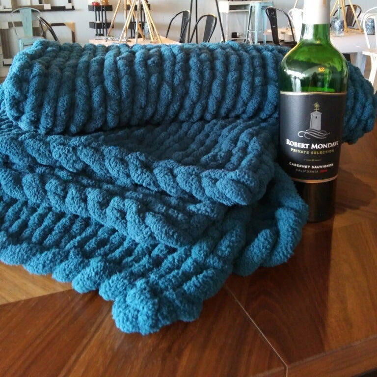 Chunky Yarn Blanket (October 2023)